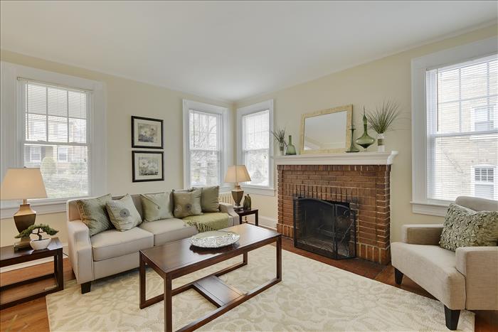 1007 Upshur St NE Washington DC Living room